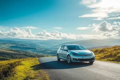 Citroën C4 d'occasion révisée en exposition dans une concession automobile